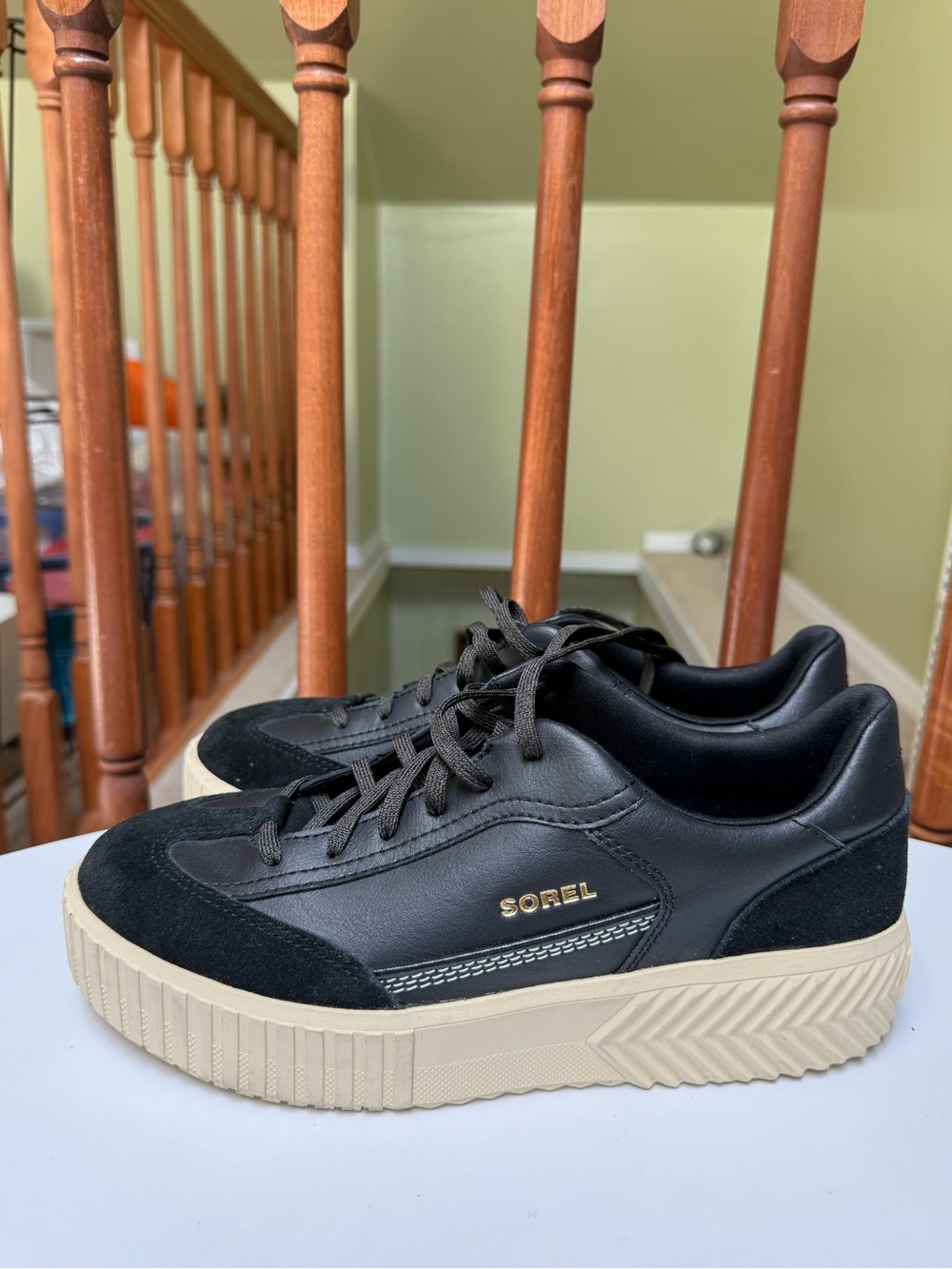 Sorel Black Leather & Suede Platform Sneaker  Cream Sole size 10 women H43N9